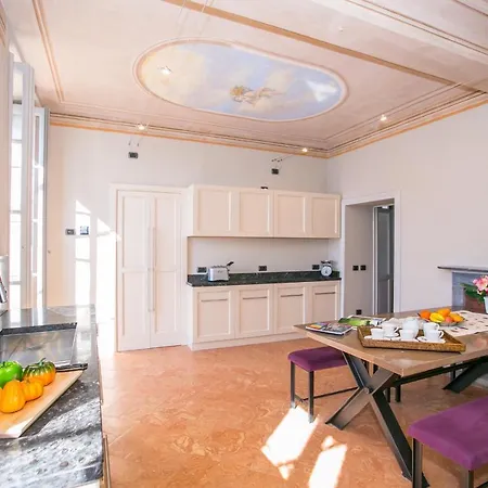 Fiumelatte Sleeps 10 Villa