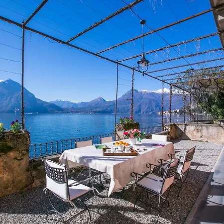 Fiumelatte Sleeps 10 Villa *