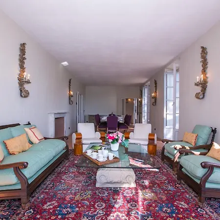 Villa Fiumelatte Sleeps 10 *