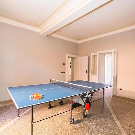 Fiumelatte Sleeps 10 Villa